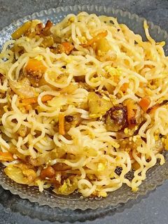 এগ ভেজিটেবল ম্যাগি(egg vegetable maggi recipe in Bengali) রেসিপির প্রধান ছবি