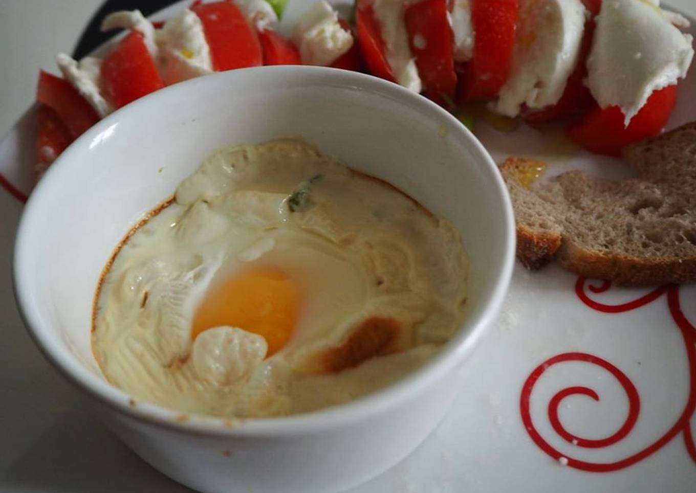 Oeufs en cocotte aux noix et au chèvre