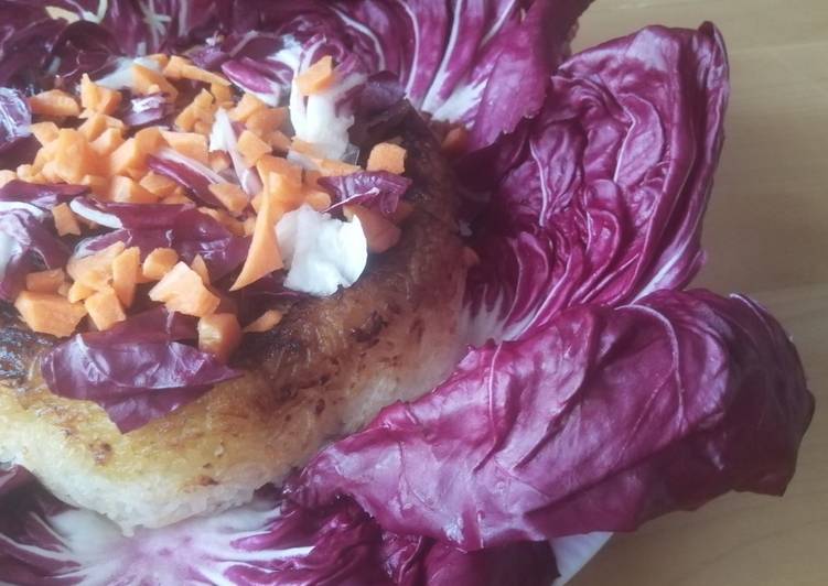 Cuore di tadig in un fiore di radicchio