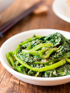 【影片】日式簡易前菜 - 涼拌芝麻菠菜 的食譜成品照片
