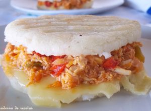 Foto principal de Arepas asadas con pollo desmechado