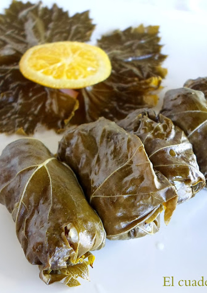 Una foto de Dolmas {Hojas de Parra Rellenas}