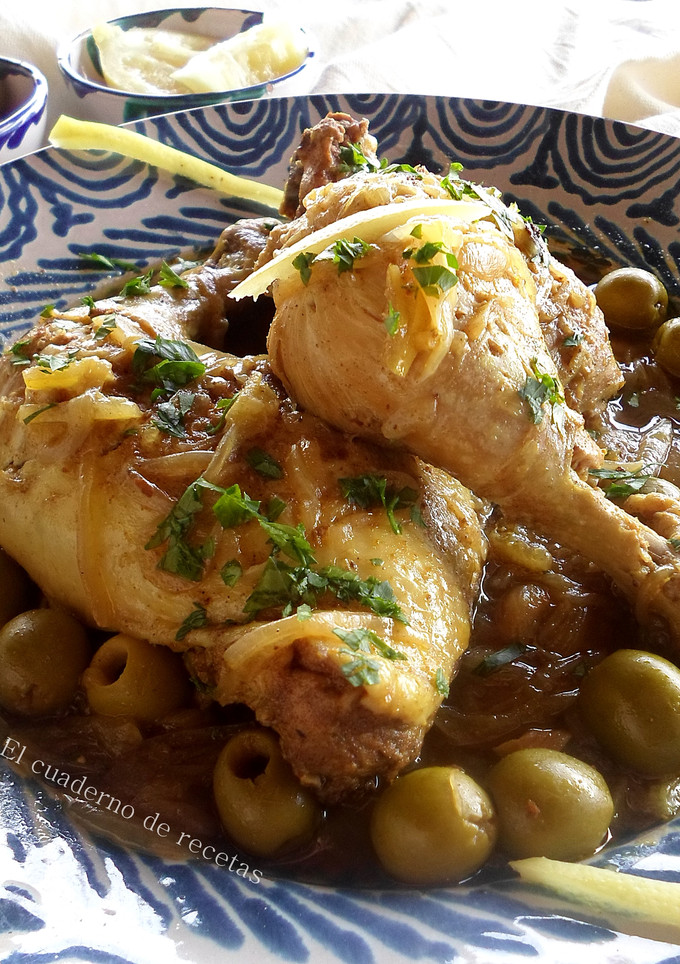 Una foto de Pollo con Limón Encurtido & Aceitunas