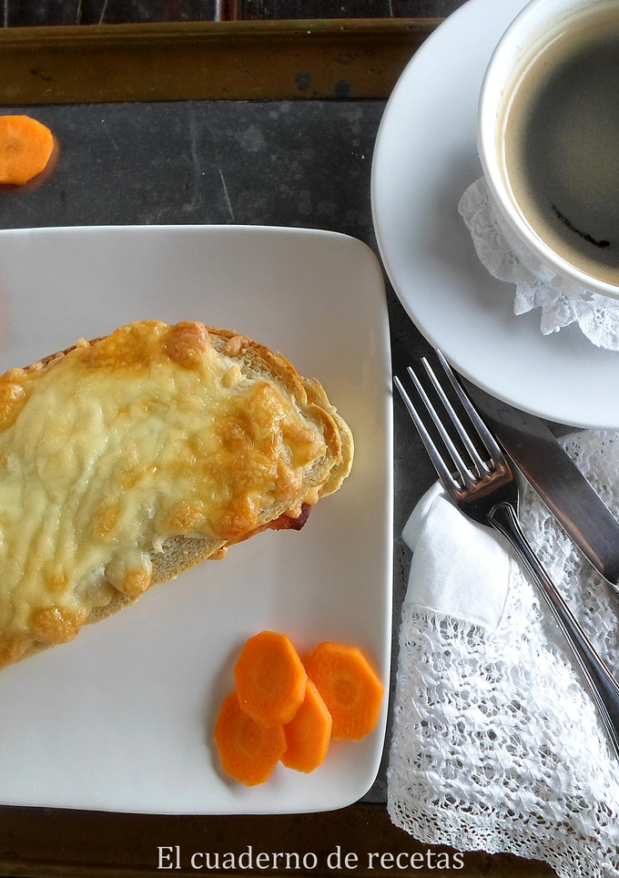Una foto de Croque monsieur sandwich
