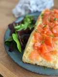 Pastel de puerros con salmón ahumado en el microondas