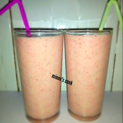 A picture of Strawberry smoothie.