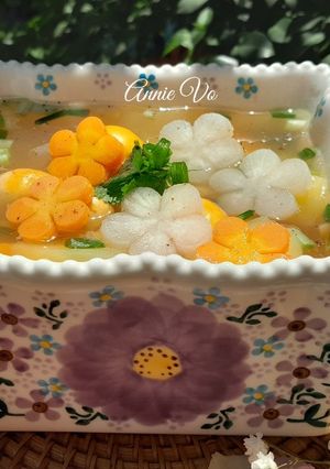 Hình của món Canh súp nấu xương gà trứng non.