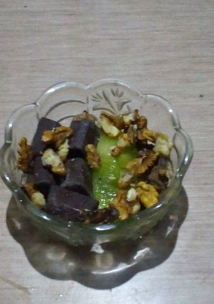 Una foto de Bowl de kiwi, chocolate negro y nueces