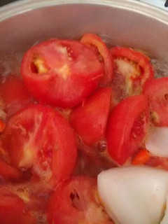 Una foto de Salsa roja. ॐ