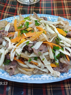 Hình của món Nấm ngọc châm, cà rốt xào thịt bò và vó bò.