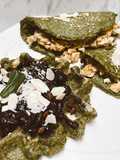 Waffles/ Crepes🧇 de espinaca con mermelada de mora y huevos pericos