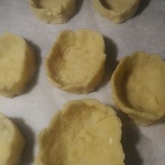 A picture of Bowl Pie Shells and Tops.