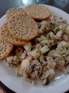 Una foto de Ensalada de atún con pepino