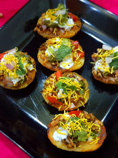 ચટપટા મગ અને કિસ્પી બટાકા (Chatpata Moong Crispy Bataka Recipe In Gujarati) રેસીપી મુખ્ય ફોટો