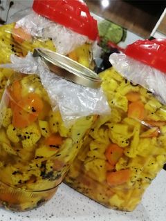 عکسی از دستور ترشی گل کلم و هویج😋😋