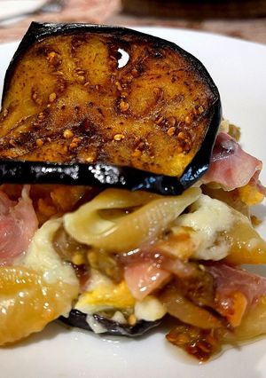 Foto di Conchiglie al Forno con Melanzane, Provola Dolce, Prosciutto Cotto e Uova Sode
