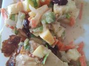Una foto de ensalada de apio y piña