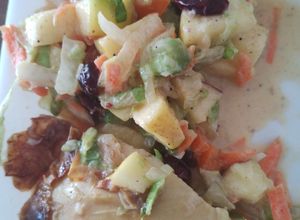 Una foto de Ensalada dulce con arándanos y zanahoria