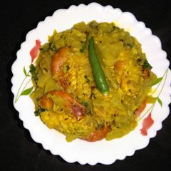 A picture of Bottle Gourd and Prawn curry.