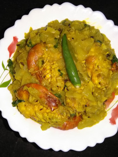 A picture of Bottle Gourd and Prawn curry.
