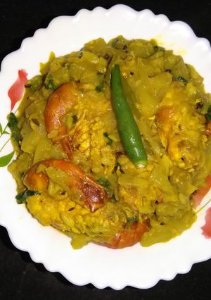 A picture of Bottle Gourd and Prawn curry.