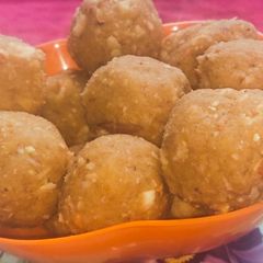 Gond ke ladoo A picture of Gond ke ladoo.