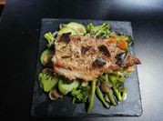 Una foto de costillas de cerdo al champignon