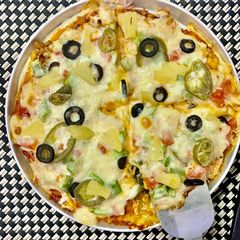 A picture of Hawaiian Chicken Pizza.