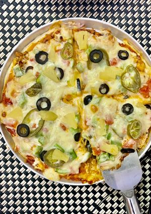 A picture of Hawaiian Chicken Pizza.