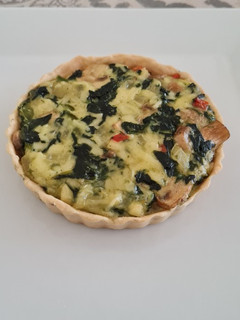 Una foto de Quiche de espinaca y champiñón