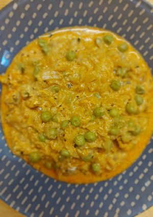 Tárkonyos cukkini főzelék borsóval recept fotója