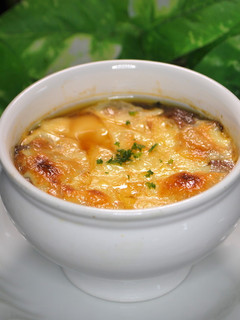 A picture of Restaurant Secret: Onion Gratin Soup.