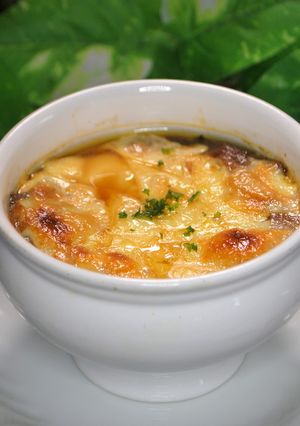 A picture of Restaurant Secret: Onion Gratin Soup.
