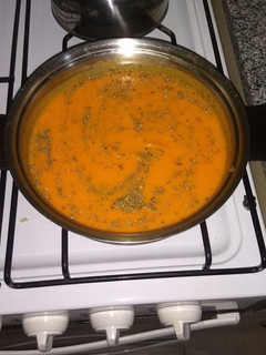 Una foto de Sopa crema de calabaza y zanahoria sin tacc y light