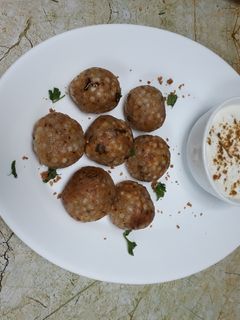 साबुदाणा आप्पे (sabudabna appe recipe in marathi) रेसिपी चे मुख्य फोटो