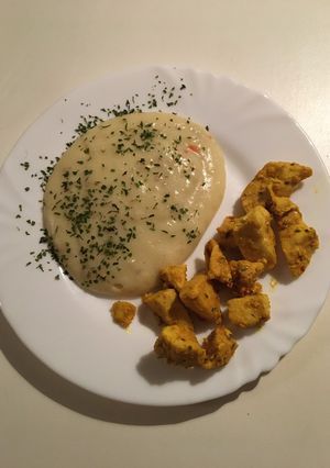Kurkumás csirke krumpli pürével recept fotója