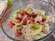 Una foto de pollo con tocineta