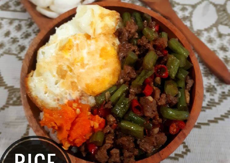 Resep Rice bowl buncis daging cincang + telur yang Harus Dicoba