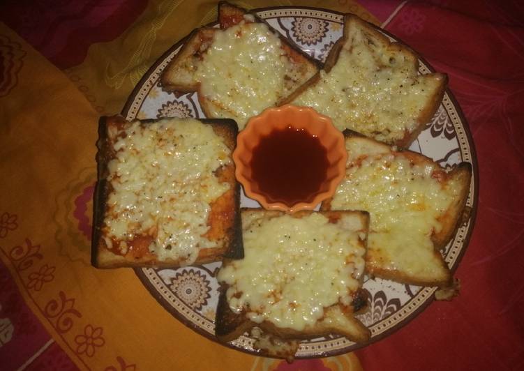 Easiest Way to Prepare Super Quick Homemade Tawa Cheesy Garlic Bread