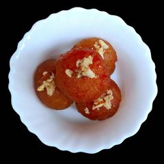 A picture of Bread Gulab Jamun.