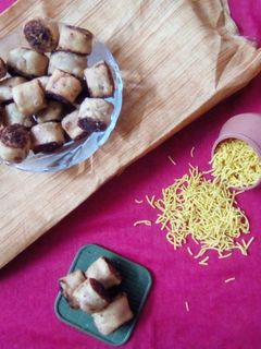 बाकरवडी (bakarvadi recipe in maarathi) रेसिपी चे मुख्य फोटो