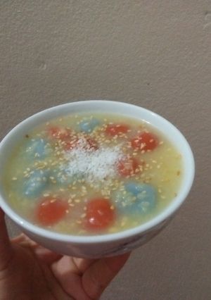 Hình của món Chè trôi nước sắc màu.