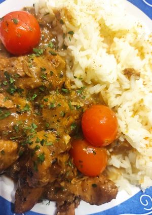 Una foto de Tacos de pollo en salsa de Leche de Coco, Yakiniku y Lima con Cherrys y Arroz Jazmín