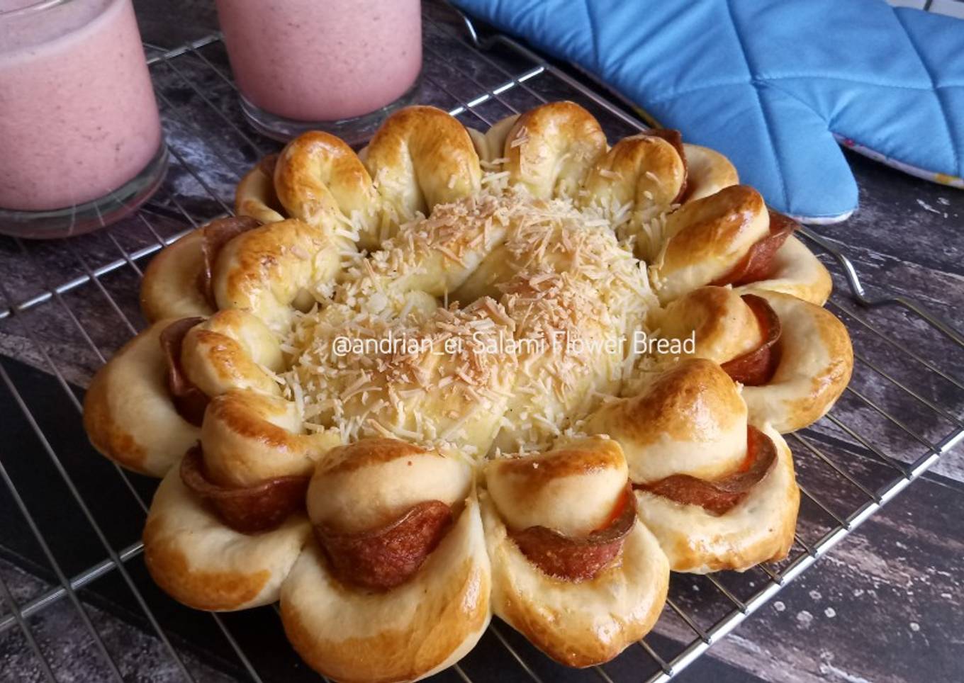 Beef Salami Flower Bread