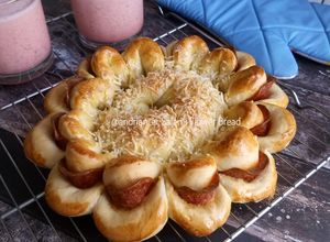 Foto resep Beef Salami Flower Bread