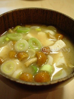 A picture of Miso Soup with Tofu and Nameko Mushrooms.