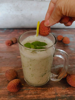 लीची जूस(Litchi Juice recipe in hindi) रेसिपी मुख्य फोटो