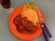 Una foto de osobuco salsa