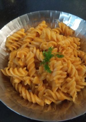 A picture of Pink and white sauce pasta.