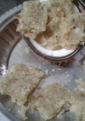 नारळ वडी (naral wadi recipe in marathi) रेसिपी चे मुख्य फोटो